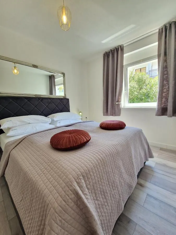 Luxury Apartments Silva With Sea View Okrug Gornji Aparthotel