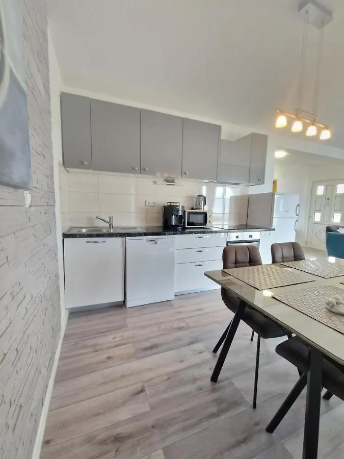 Luxury Apartments Silva With Sea View Okrug Gornji Aparthotel