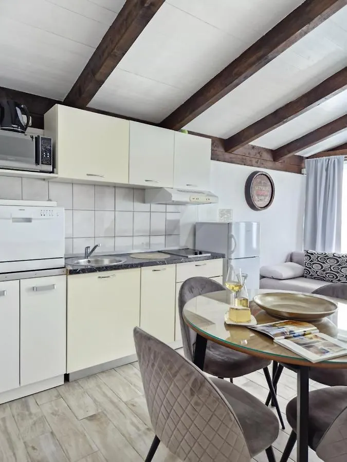 Aparthotel Luxury Apartments Silva With Sea View Okrug Gornji
