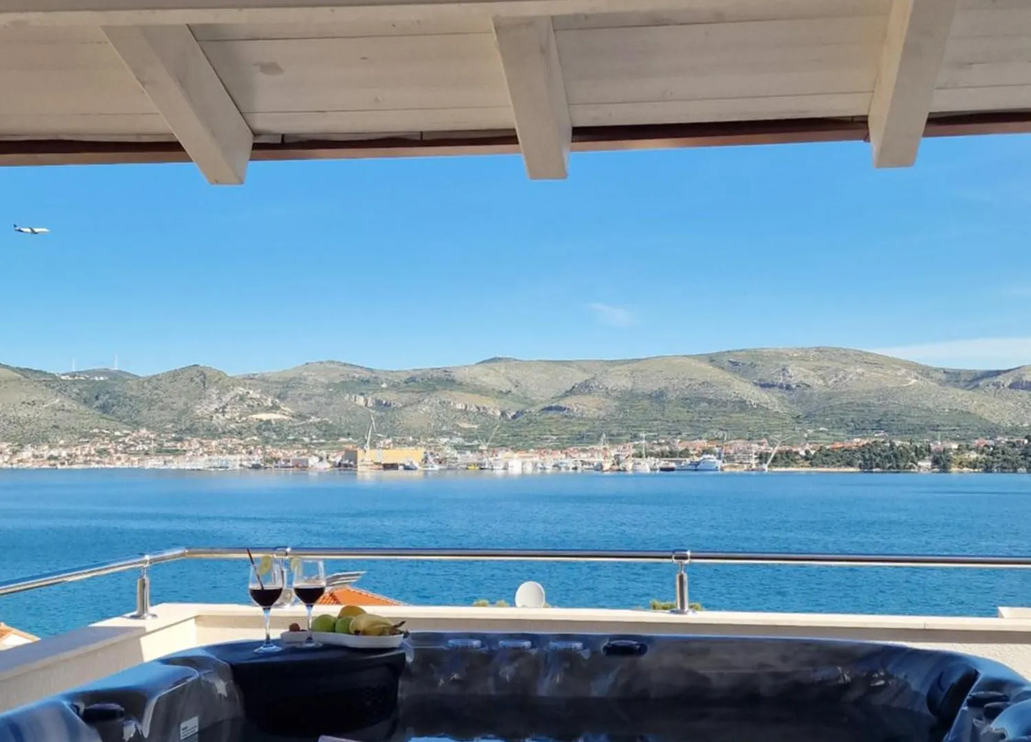 Luxury Apartments Silva With Sea View Okrug Gornji Aparthotel