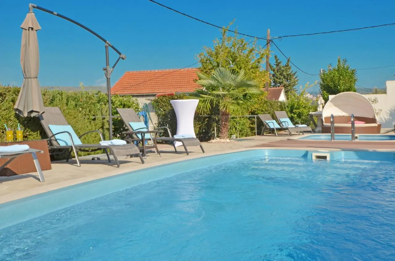 Luxury Apartments Silva With Sea View Okrug Gornji Aparthotel