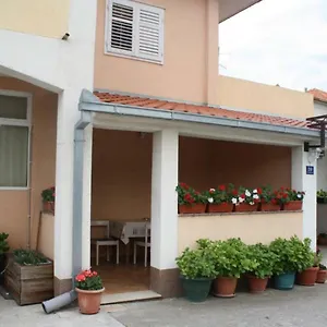 https://apartments-mise-trogir.hotels-in-trogir.com