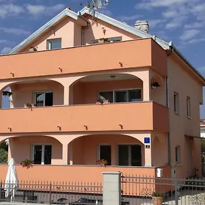 https://apartment-juric-trogir.hotels-in-trogir.com